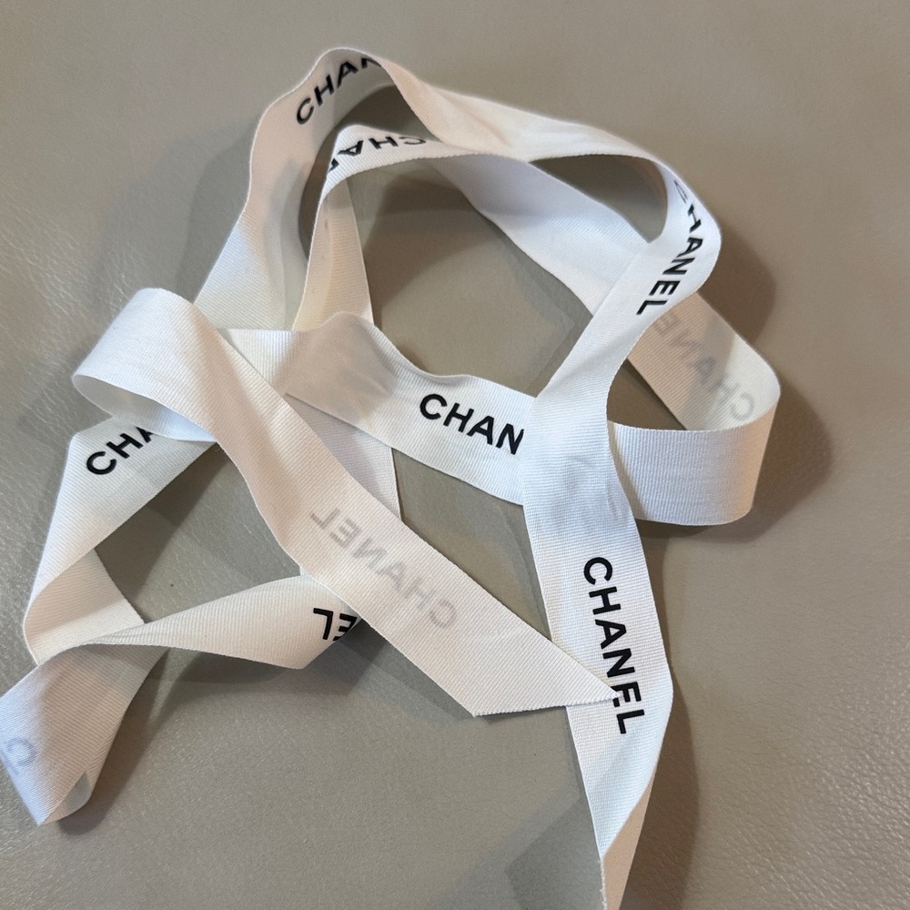 CHANEL Elegant White Ribbon